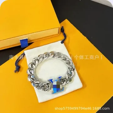 Rings and chains from the catalogue